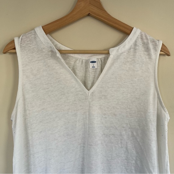 white tank | old navy - Picture 3 of 4